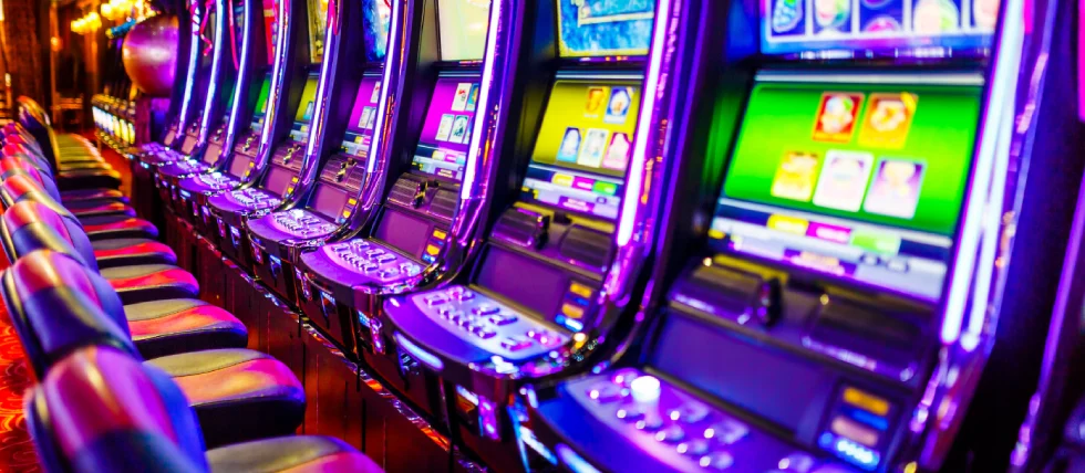 UK halts relaxation of slot machine arcade regulations